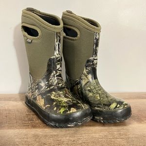 Boys Camo Bogs size 12